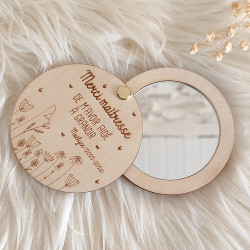 Miroir de poche personnalisé en bois gravé - Champs de fleurs – Cadeau Maîtresse, ATSEM ou Nounou