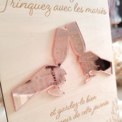 Pancarte / panneau en bois gravé - Pancarte personnalisée "Prenez un gobelet, trinquez avec les mariés..." - Décoration mariage