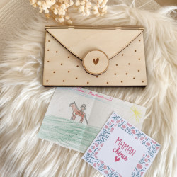 Enveloppe en bois personnalisée – Un écrin pour vos plus tendres inten