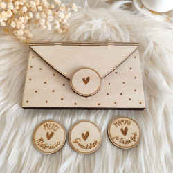 Enveloppe en bois personnalisée – Un écrin pour vos plus tendres inten
