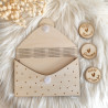 Enveloppe en bois personnalisée – Un écrin pour vos plus tendres inten
