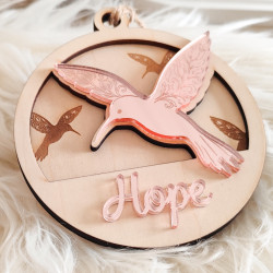 Boule de Noël “Colibri d’Espoir” – Bois Gravé & Miroir Rose