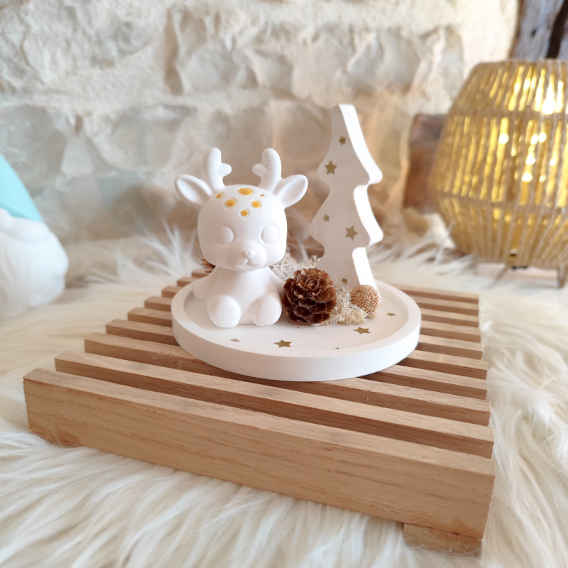 Décoration renne et sapin en résine naturelle sur socle