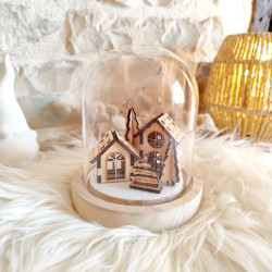 Cloche illuminée – Village de Noël gravé sur bois