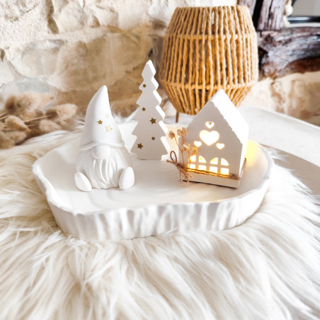Ensemble Gnome, Sapin et Maisonnette Illuminée – Sur Tronc d’Arbre | Résine Naturelle