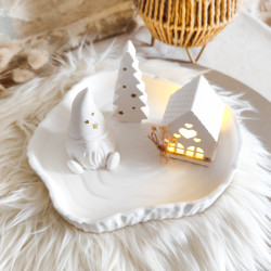 Ensemble Gnome, Sapin et Maisonnette Illuminée – Sur Tronc d’Arbre | Résine Naturelle