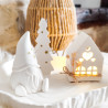 Ensemble Gnome, Sapin et Maisonnette Illuminée – Sur Tronc d’Arbre | Résine Naturelle