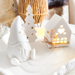 Ensemble Gnome, Sapin et Maisonnette Illuminée – Sur Tronc d’Arbre | Résine Naturelle