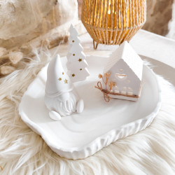 Ensemble Gnome, Sapin et Maisonnette Illuminée – Sur Tronc d’Arbre | Résine Naturelle