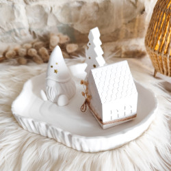 Ensemble Gnome, Sapin et Maisonnette Illuminée – Sur Tronc d’Arbre | Résine Naturelle