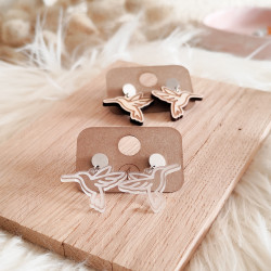 Boucles d’oreilles colibri en bois gravé ou acrylique – bijoux artisan
