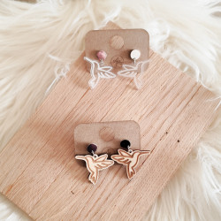 Boucles d’oreilles colibri en bois gravé ou acrylique – bijoux artisan
